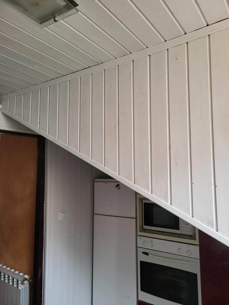Proyecto Madera Machihembrada Pintada en Blanco Mate Látex